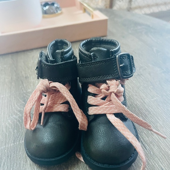 Carter’s Girls Booties Size 4 - Picture 3 of 4